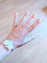 Charger l&#39;image dans la galerie, Bracelet Orchidée blanche
