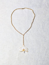 Charger l&#39;image dans la galerie, Collier Orchidée blanche
