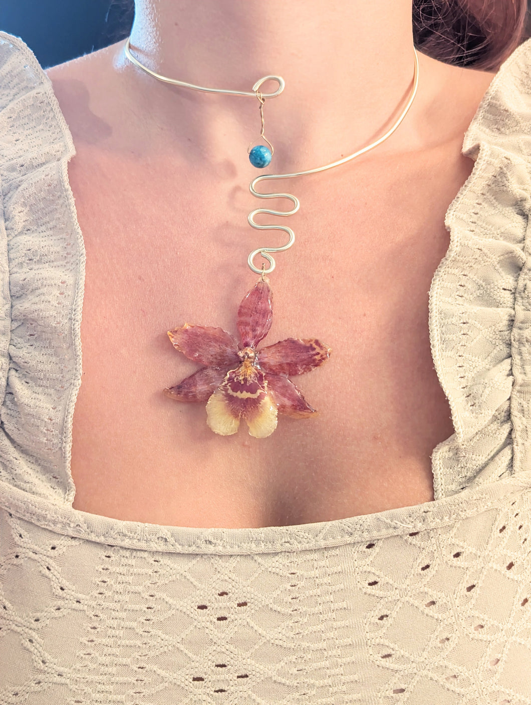 Collier Orchidée rouge ras-de-cou